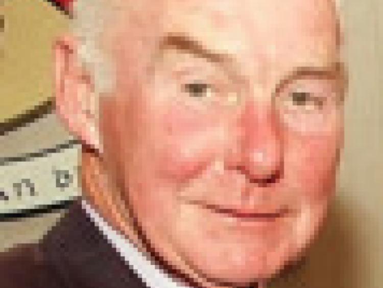 Chairman Jerry Lodge and Portlaoise Mayor Mattehew Keegan present the special award to Kathleen McEvoy and Muareen Clooney on behalf of the Portlaoise Girl Guides.