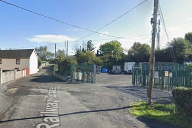 Cllr Mullins explained that he believes there are grounds for this laneway to be taken in charge. Firstly, due to issues with public lighting on the laneway. And secondly, due to the need for road repairs and resurfacing on it. 