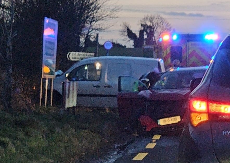 Crash shuts N80 Laois Offaly road near Portlaoise as busy bank holiday ...