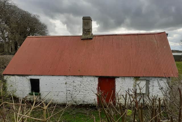 The scheme is designed to conserve the traditional (also known as ‘vernacular’) farmhouses that are a key part of the Irish rural landscape. Sometimes described as ‘cottages’, these buildings are generally old houses constructed using traditional techniques and locally available materials such as thatch, stone, slate, earth, wattle, and timber.