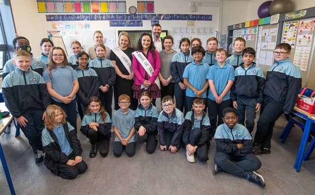 Laois Rose, Sarah Bergin, Rose of Tralee, Rachel Duffy, Teacher, Ms. Ryan, Ms Gleeson, Diarmaid O'Connor, Deputy Vice Principle and students of 5th class Holy Family School. Photo Denis Byrne