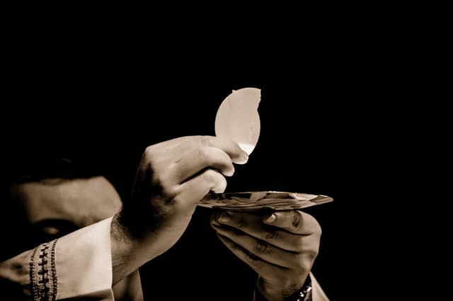 RTÉ to air daily Mass and minority faith messages during the Covid-19 Emergency