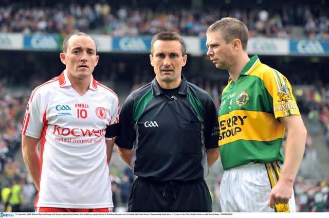 Referee Maurice Deegan with Tyrone captain Brian Dooher, left, and Kerry captain Tomas O Se before the game. GAA Football All-Ireland Senior Championship Final, Kerry v Tyrone, Croke Park, Dublin. Pi