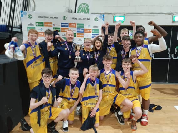 The winning All Ireland basketball team from Coláiste Iosagáin in Portarlington