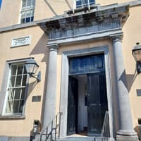 Man found in possession of knives in Portlaoise