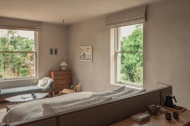 A bedroom suite at Ómós