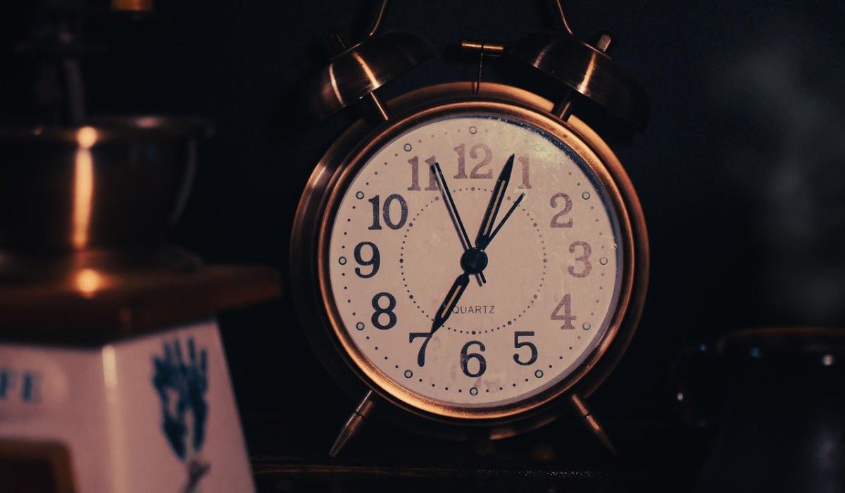 When do clocks go back as Irish people make same mistake with phones