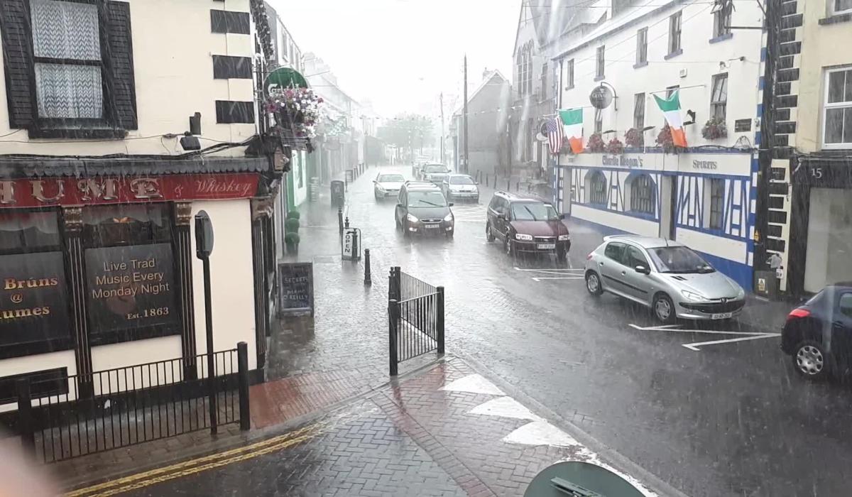 Torrential rain shower hits Portlaoise as Weather Warning remains