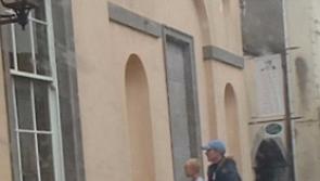 Rubberbandits style 'horse outside' at Portlaoise Courthouse