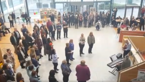 VIDEO: HSE staff in Tullamore hospital surprise patients with flash mob choir