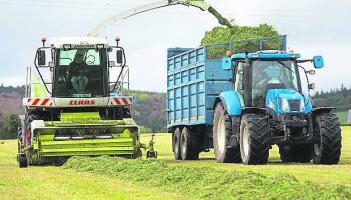 Farm contractors threaten M50 blockade at Laois meeting over green diesel costs