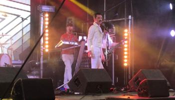 WATCH: Epic Freddie Mercury Queen tribute band rocks the Old Fort Festival