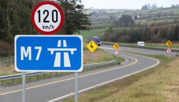 Car drove against traffic on M7 Motorway in Laois