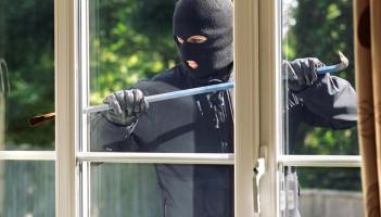 PHOTOS: Were you burgled? Pillowcase of stolen jewellery found on roadside