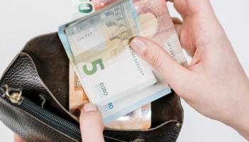 Laois school secretaries and caretakers demand pension equality with teachers