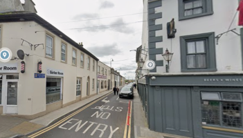 Signage need to stop cars driving out into traffic in Laois town