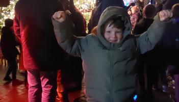 WATCH: Laois boy who beat leukemia turns on Christmas lights