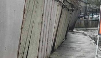 Landowner contacts community group over 'eyesore' hoarding in Portarlington