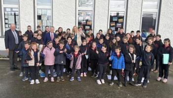 Fianna F&aacute;il MEP makes visit to rural Laois primary school