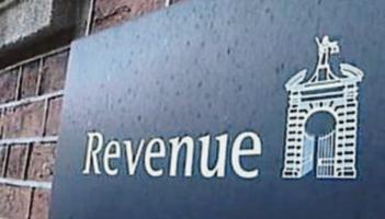 Customs given more time allowed to detain &euro;24,895 seized in Laois