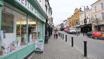 Truck gets stuck on Portlaoise Main Street