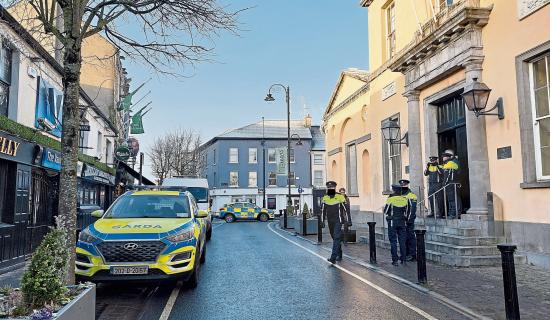Laois man captured on CCTV with knife and smashing window