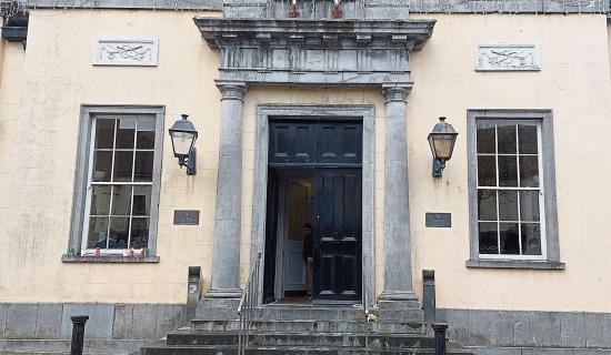 Man before court as Laois Garda&iacute; say &lsquo;sizable&rsquo; amount of cash and drugs seized