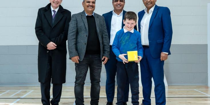 Pakistani golfers donate €10,000 to Autism school with Laois students
