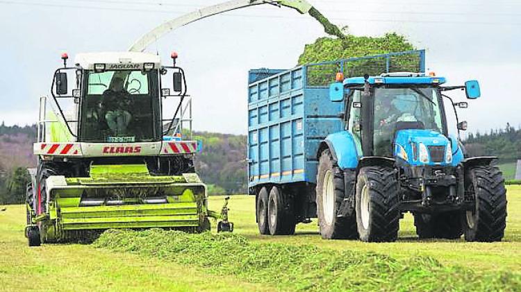 Farm contractors threaten M50 blockade at Laois meeting over green diesel costs