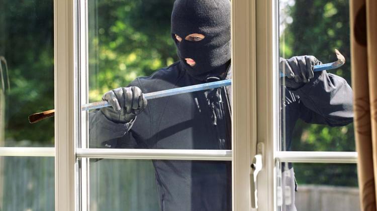 PHOTOS: Were you burgled? Pillowcase of stolen jewellery found on roadside