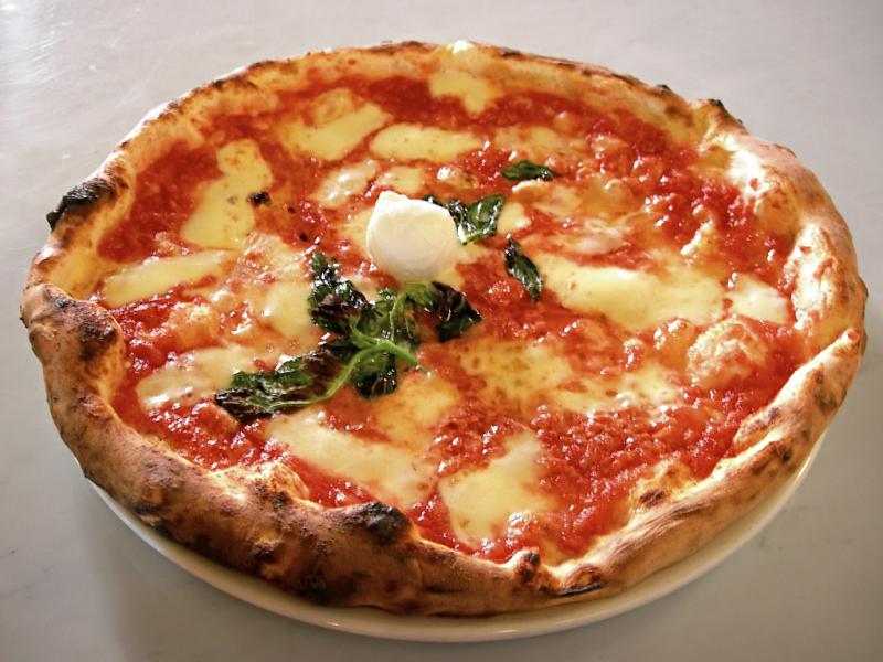 Pizza chef jailed for slicing housemate's hands