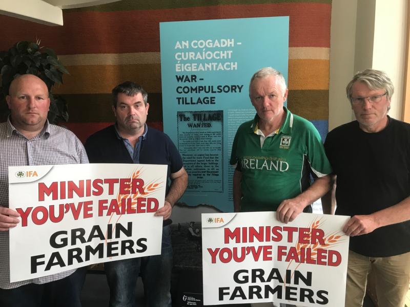 Laois man in protest at Department of Agriculture