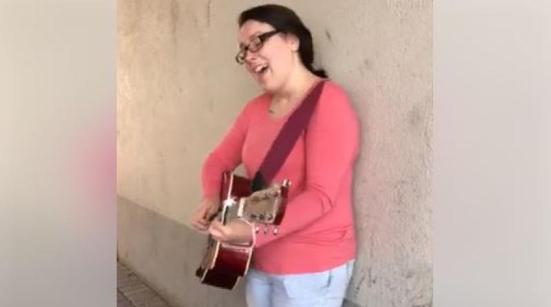 WATCH: Portlaoise busker goes viral and lands local gig 