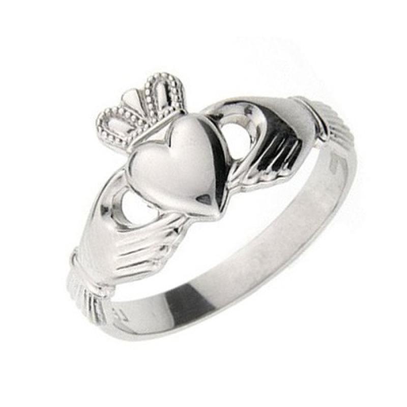 A claddagh ring made by Claddagh Jewellers