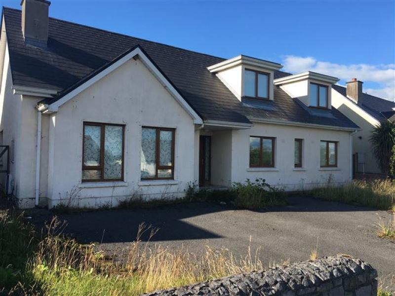 PROPERTY WATCH: Five bedroom house in Offaly for sale for remarkably low price