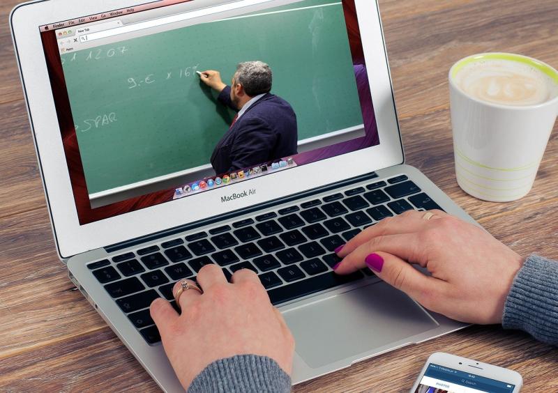 Irish teaching platform encourages volunteers to teach English to Ukrainian refugees