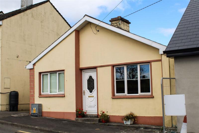PROPERTY WATCH: Two-bedroom fixer-upper with coastal views going under the hammer for €65,000
