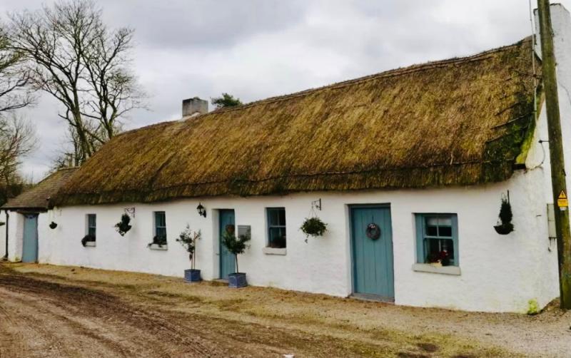 PROPERTY WATCH: Traditional thatched cottage oozing rustic charm on the market for just &euro;85,000