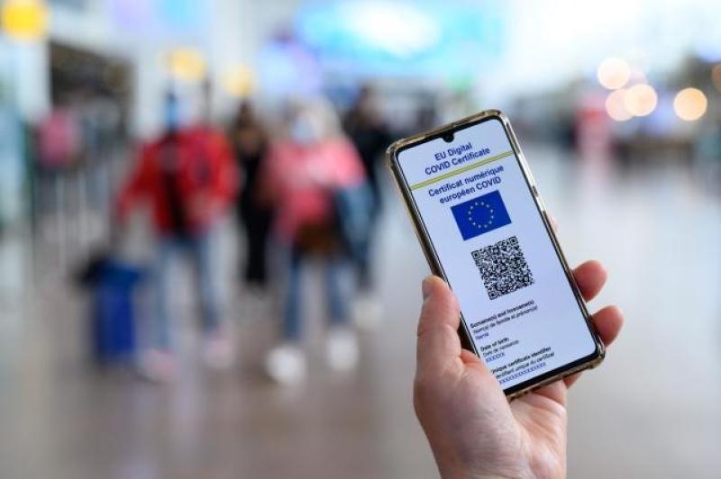 EXPLAINER: All you need to know about using the EU Covid cert for pubs, travel and more 