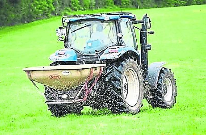 Green Minister calls on farmers to reduce the use of fertilisers 