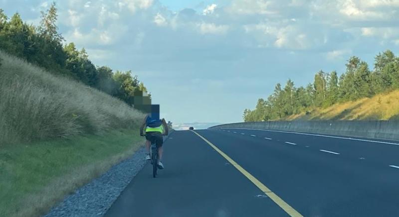 Kilkenny Roads Policing Unit take cyclist off busy motorway