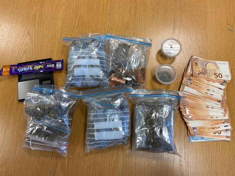 Laois Offaly Gardaí seize drugs and cash to dent dealing in cross border area