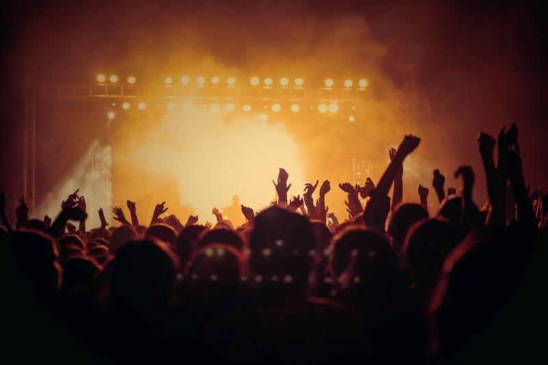 Events Industry calls for full capacity as Tánaiste pictured at UK festival 