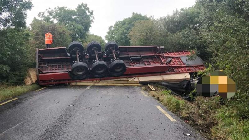 Major road through Laois closed after truck overturns
