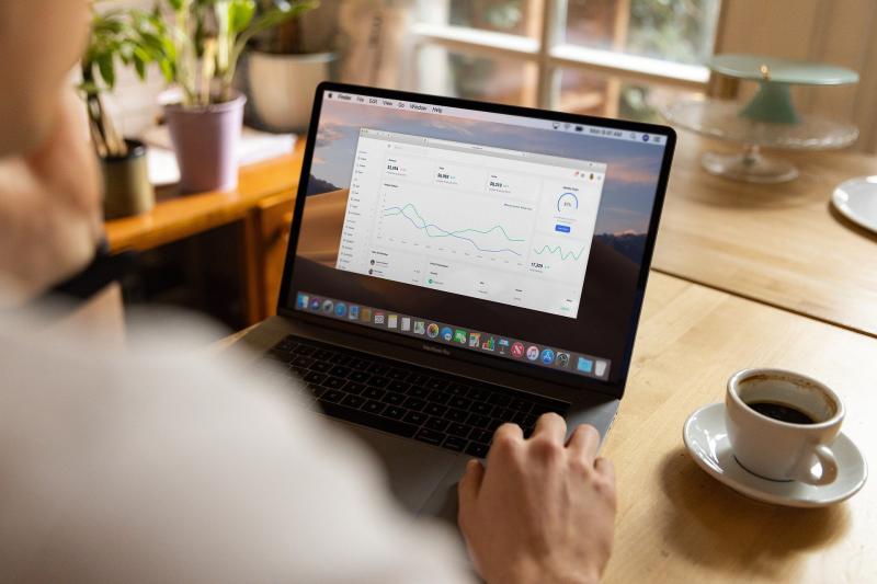 Workers put remote working ahead of cash bonuses - job perk study 