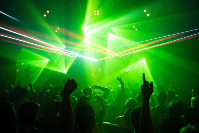 Senator Sherlock urges people to 'respect all those working' ahead of tonight's nightclub  re-openings 