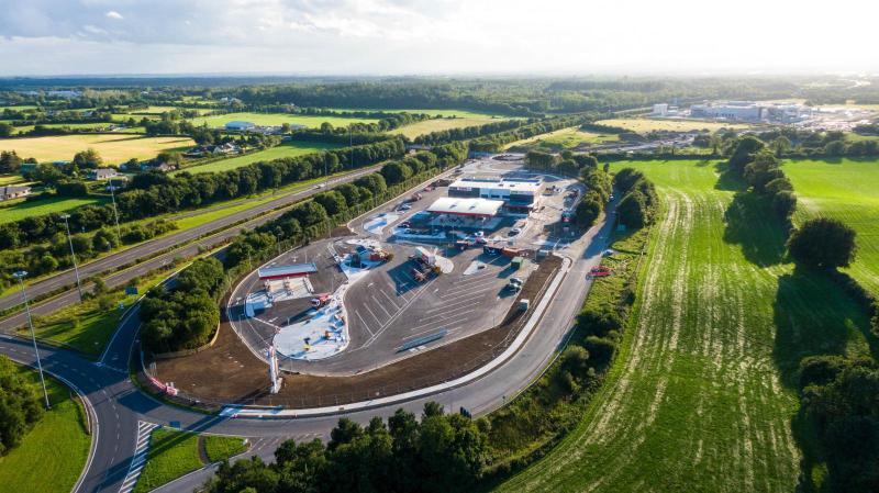 Busy new road to Portlaoise Plaza still in the dark for walkers