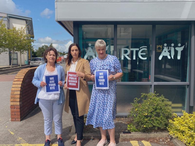 RTÉ Midlands staff stage protest after Tubridy appears in Dáil
