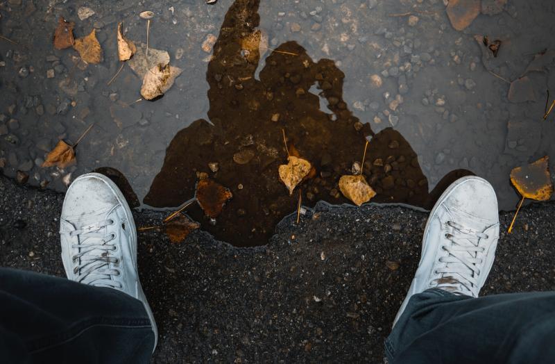 Water entering residents' driveways in Laois town claims councillor