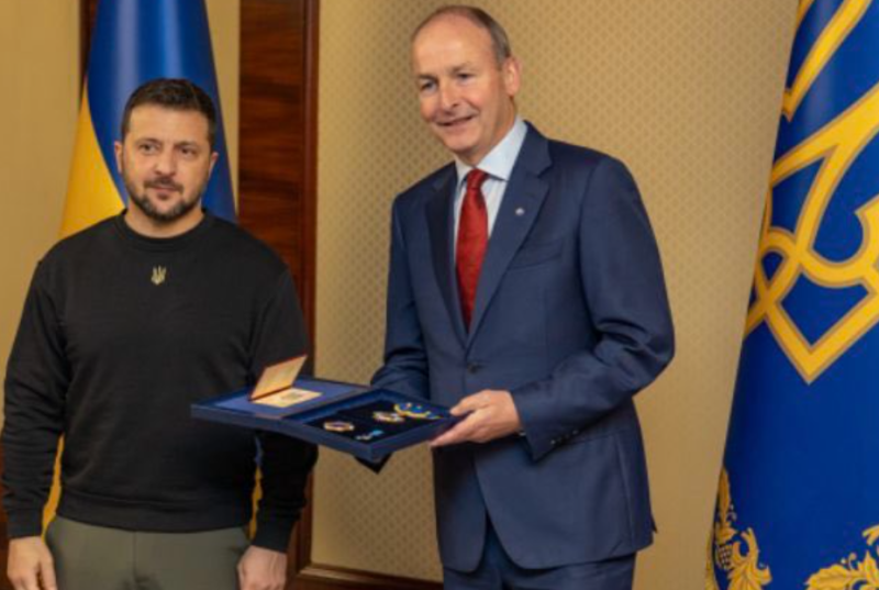 'An honour' - President Zelensky presents Tánaiste with award for services to Ukraine